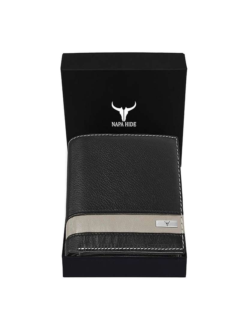 black leather bi-fold wallet with card slots - 22567769 -  Standard Image - 4
