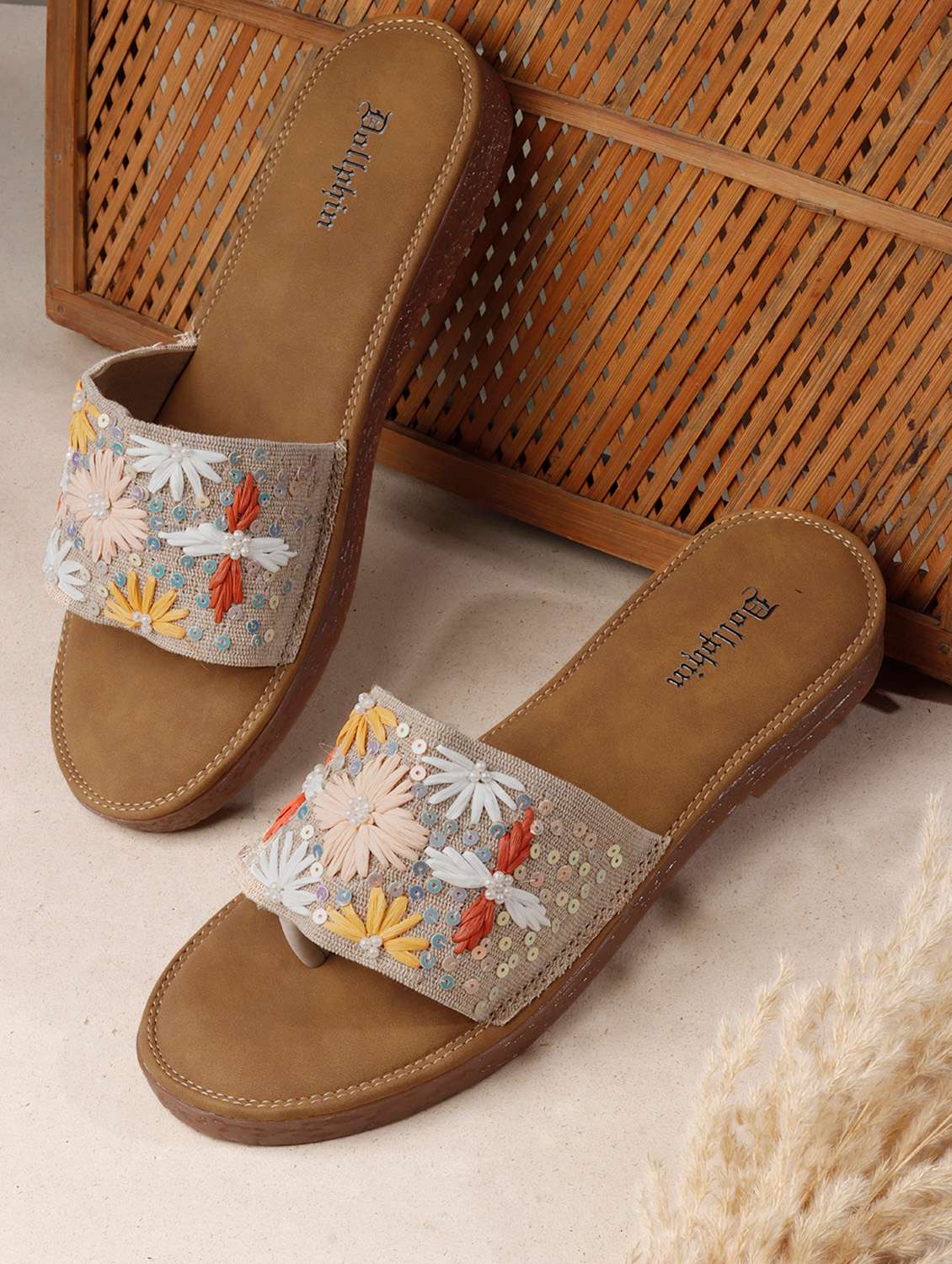 women embroidered toe separator flats