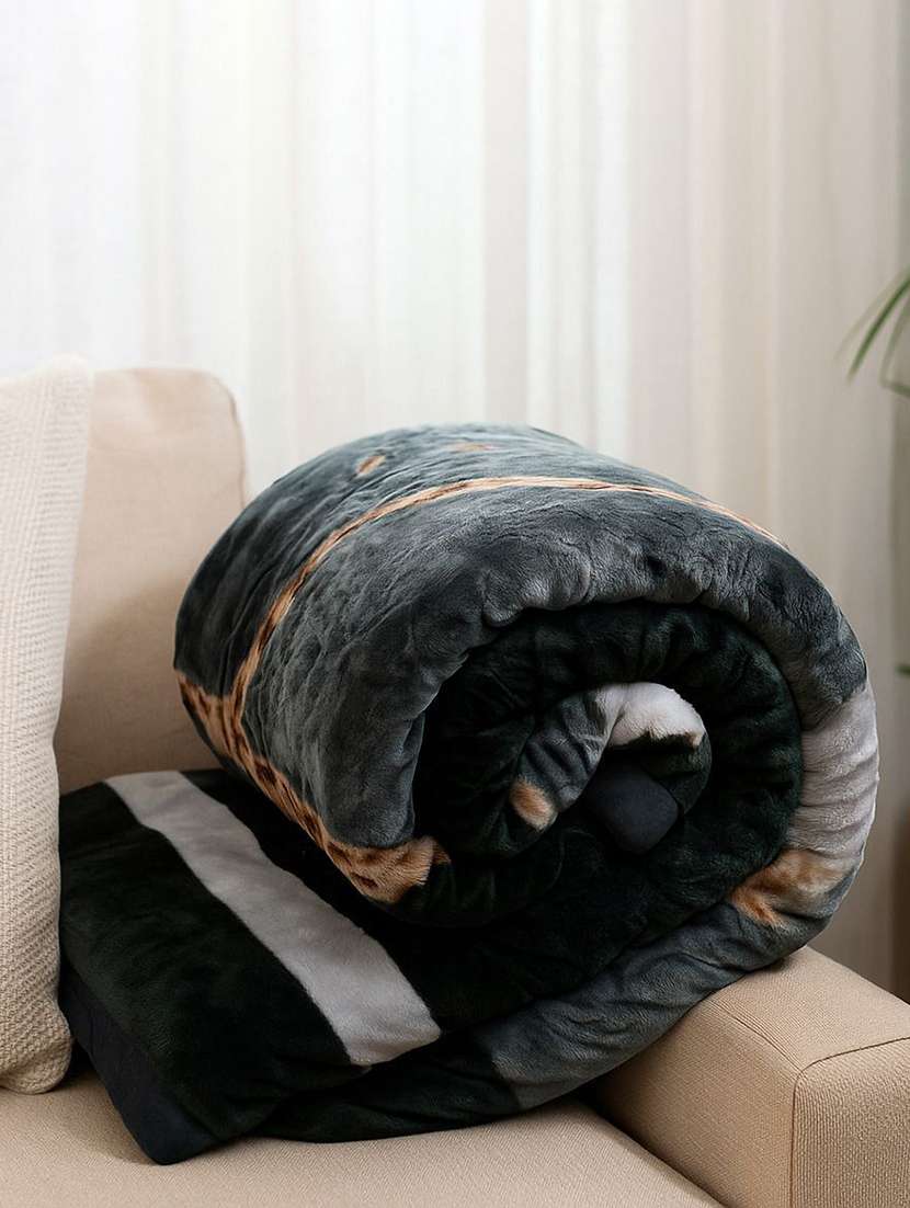 multi coloured printed winter blanket - 22568014 -  Standard Image - 1