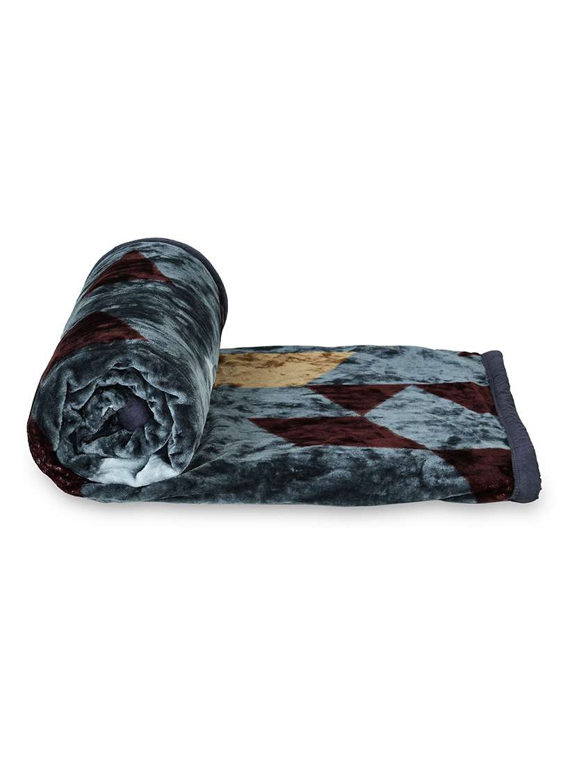 grey printed polyester winter blanket - 22568017 -  Standard Image - 1