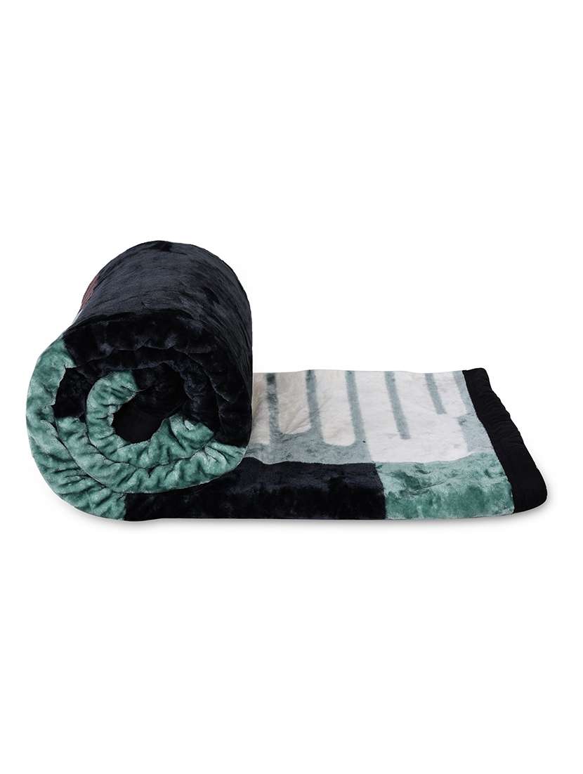 multi coloured printed winter blanket - 22568021 -  Standard Image - 1