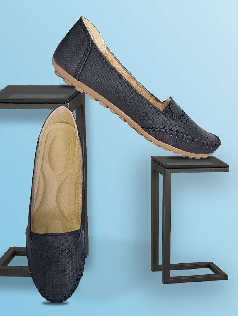 women cutwork slip on ballerina