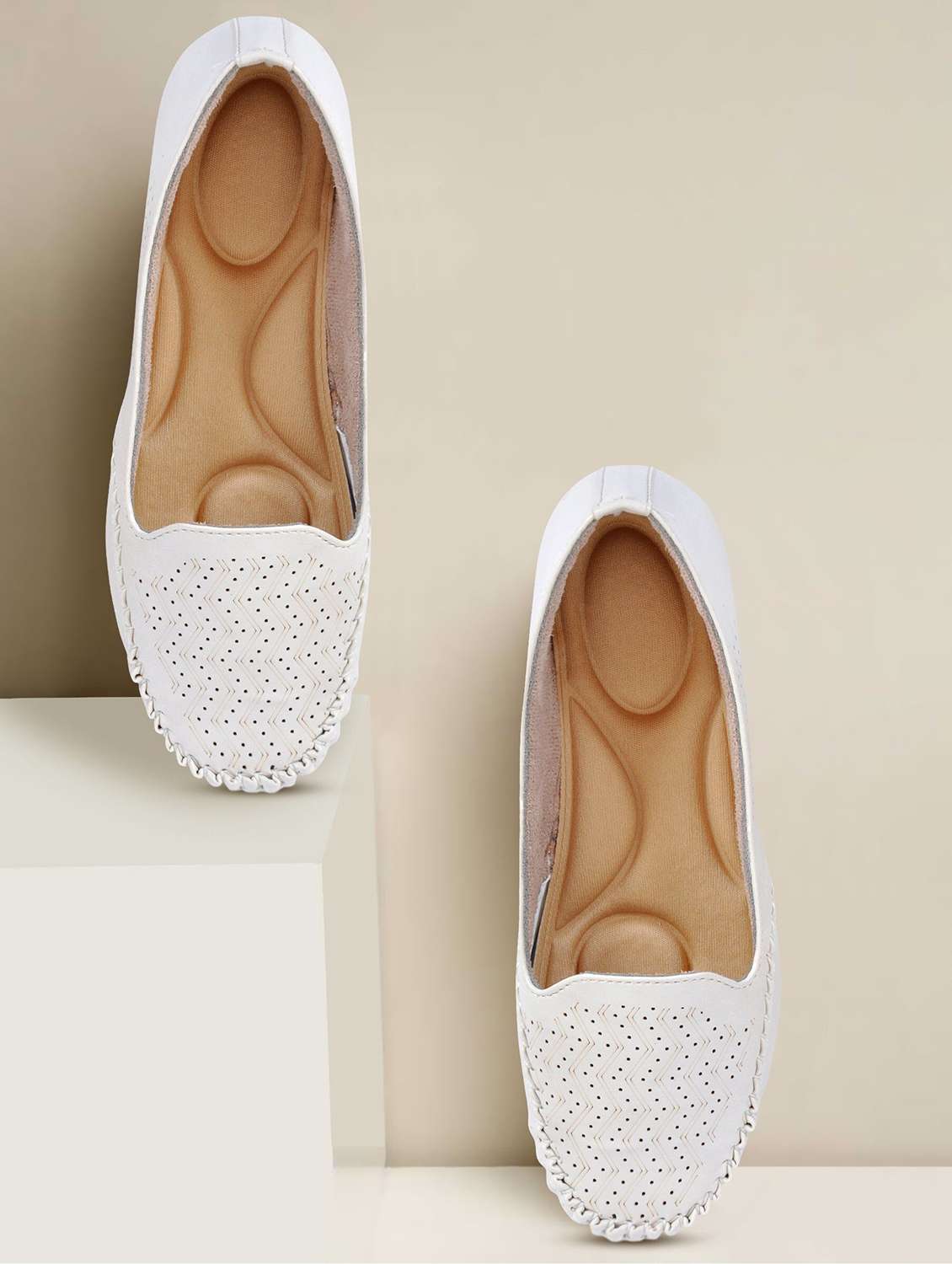 women cutwork slip on ballerina