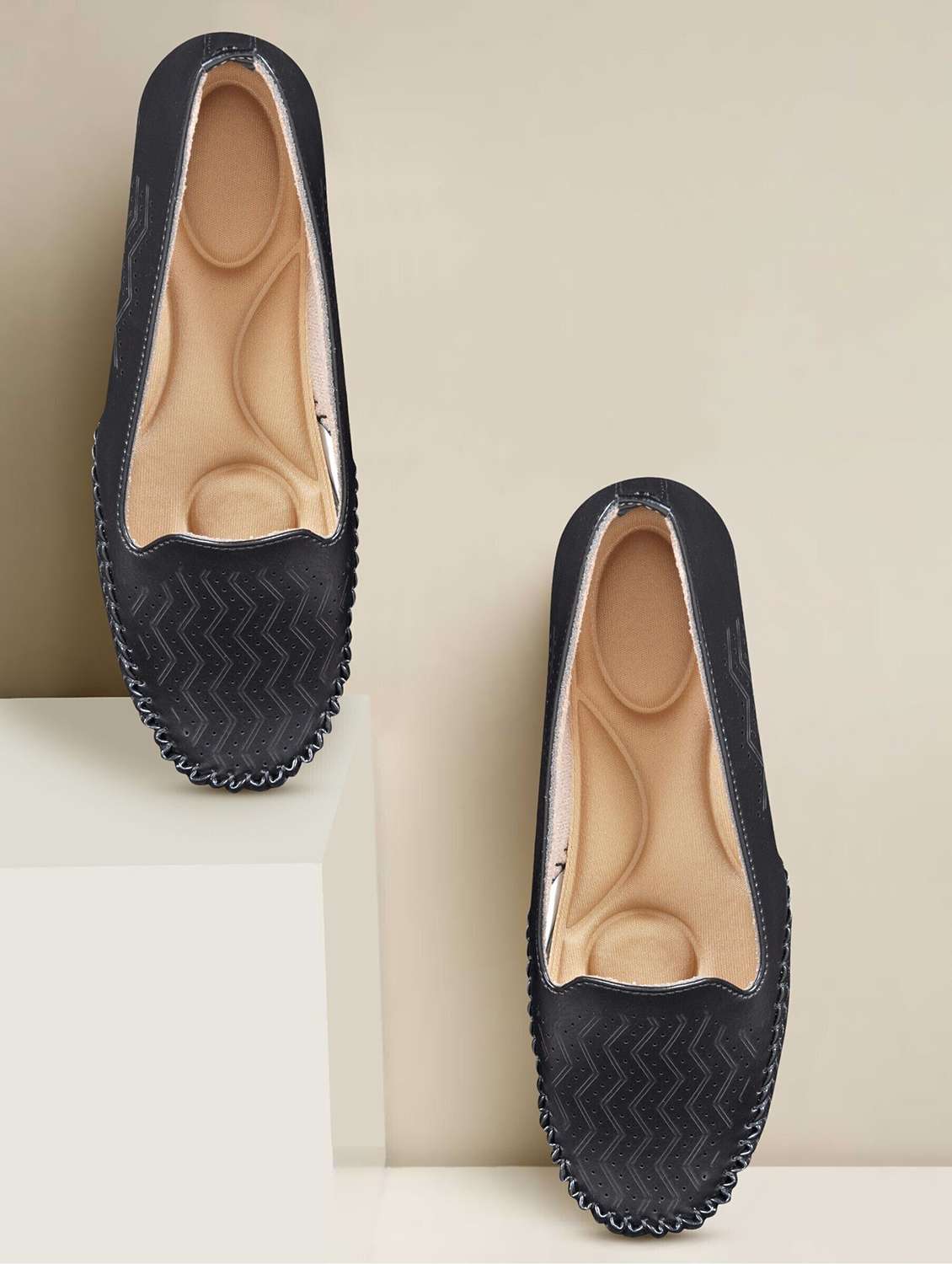 women textured slip on ballerina