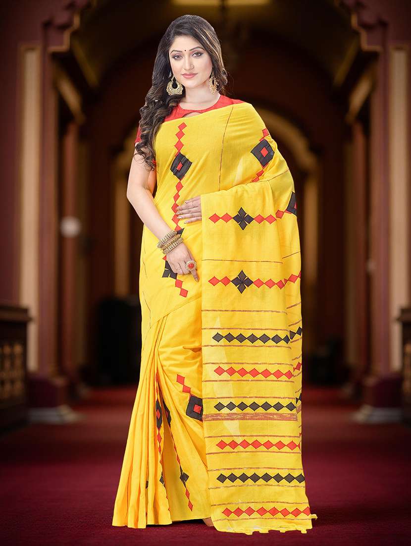 women self design handloom saree with blouse