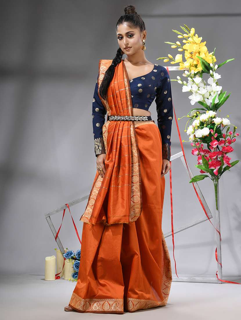 women solid with bordered saree with blouse