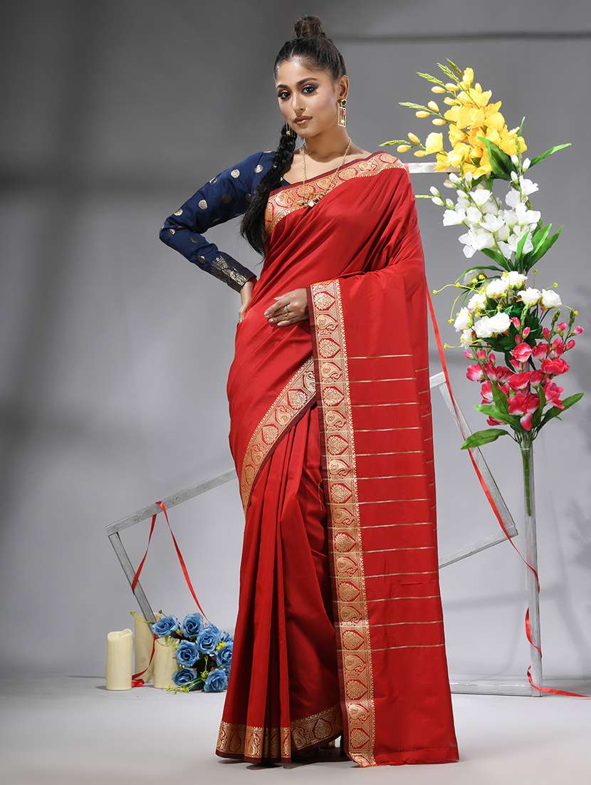 women solid with bordered saree with blouse