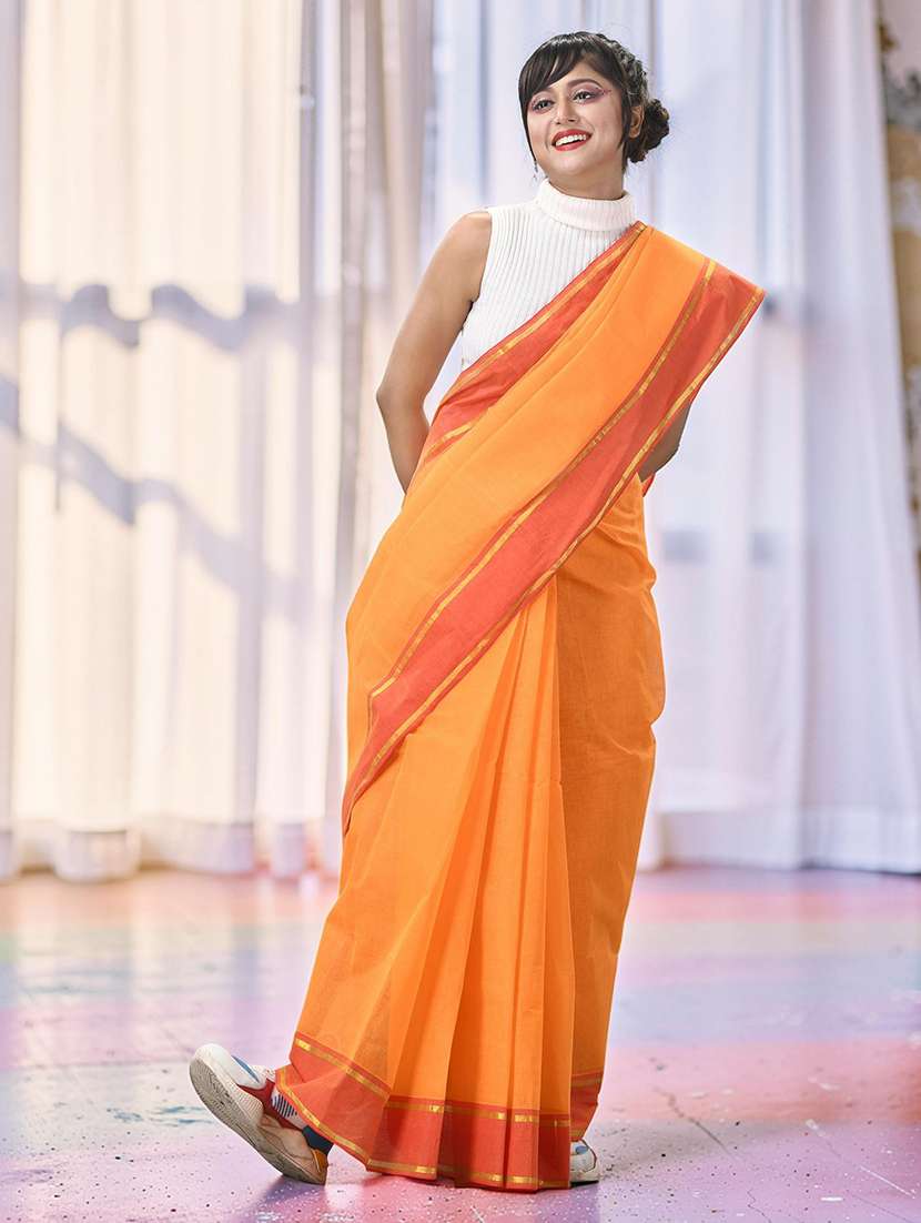 women solid with bordered handloom saree - 22569720 -  Standard Image - 4