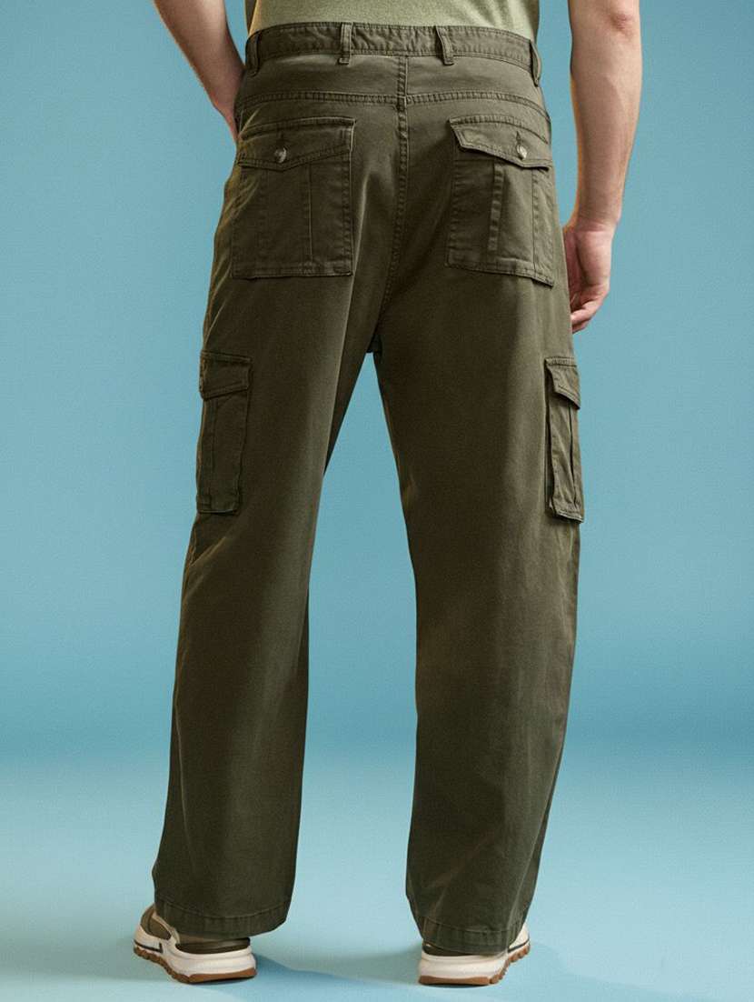 Men Solid Mid Rise Regular Fit Cargo Pant - 22570502 -  Standard Image - 4