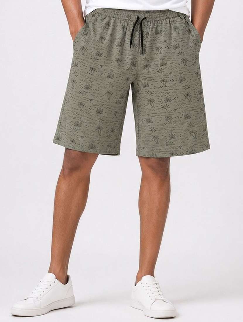 men printed mid rise regular fit shorts