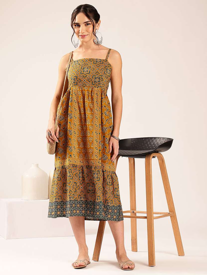women printed shoulder strap tiered dress