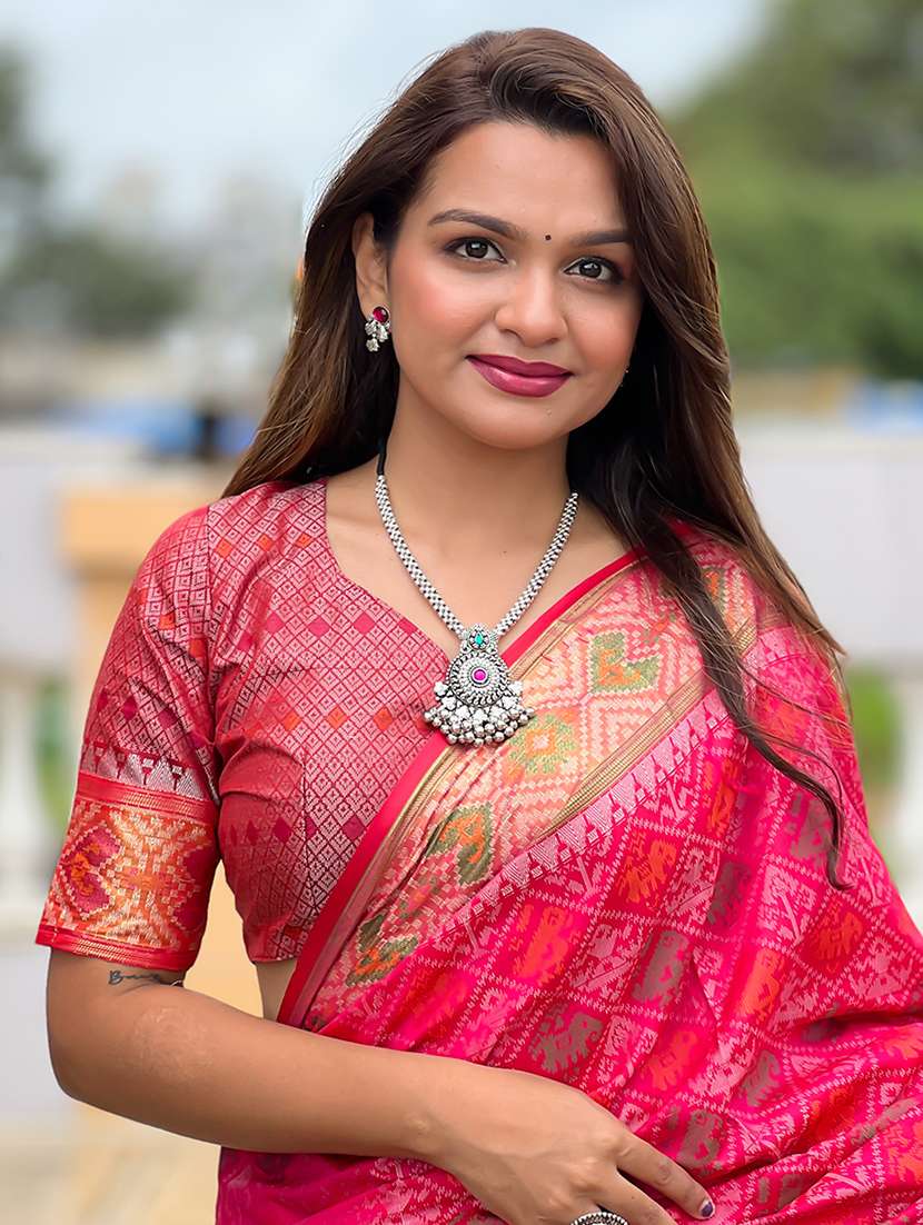 women self design patola saree with blouse - 22571106 -  Standard Image - 1