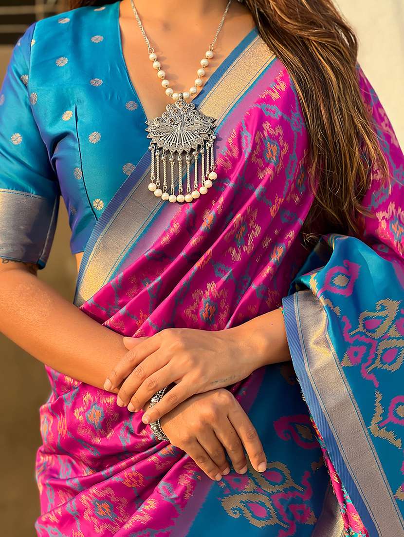 women self design patola saree with blouse - 22571107 -  Standard Image - 1