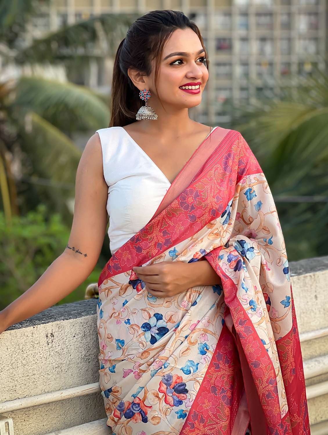 women printed casual wear saree with blouse - 22571135 -  Standard Image - 1