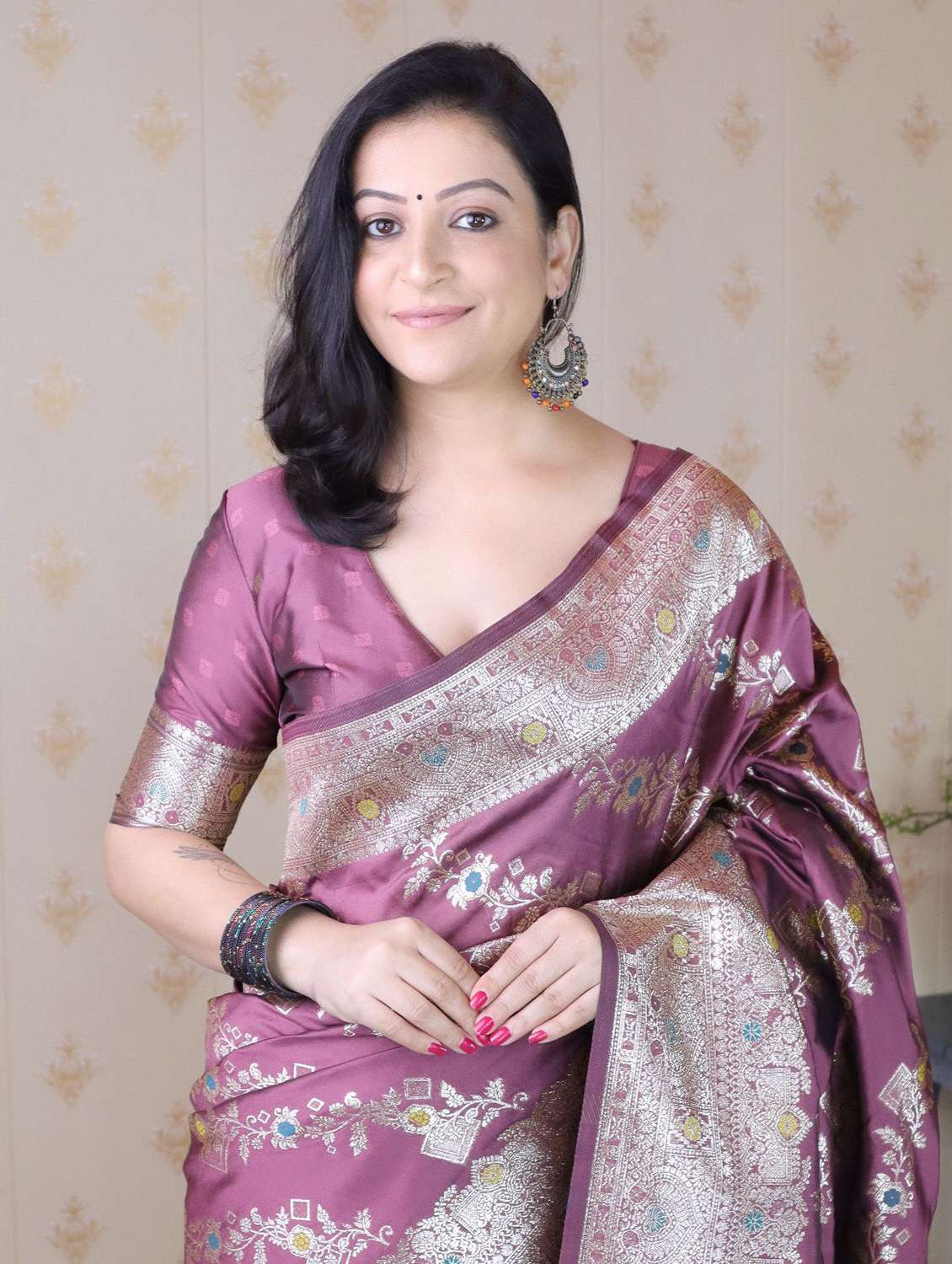 Women Self Design Banarasi Saree With Blouse - 22571196 -  Standard Image - 1