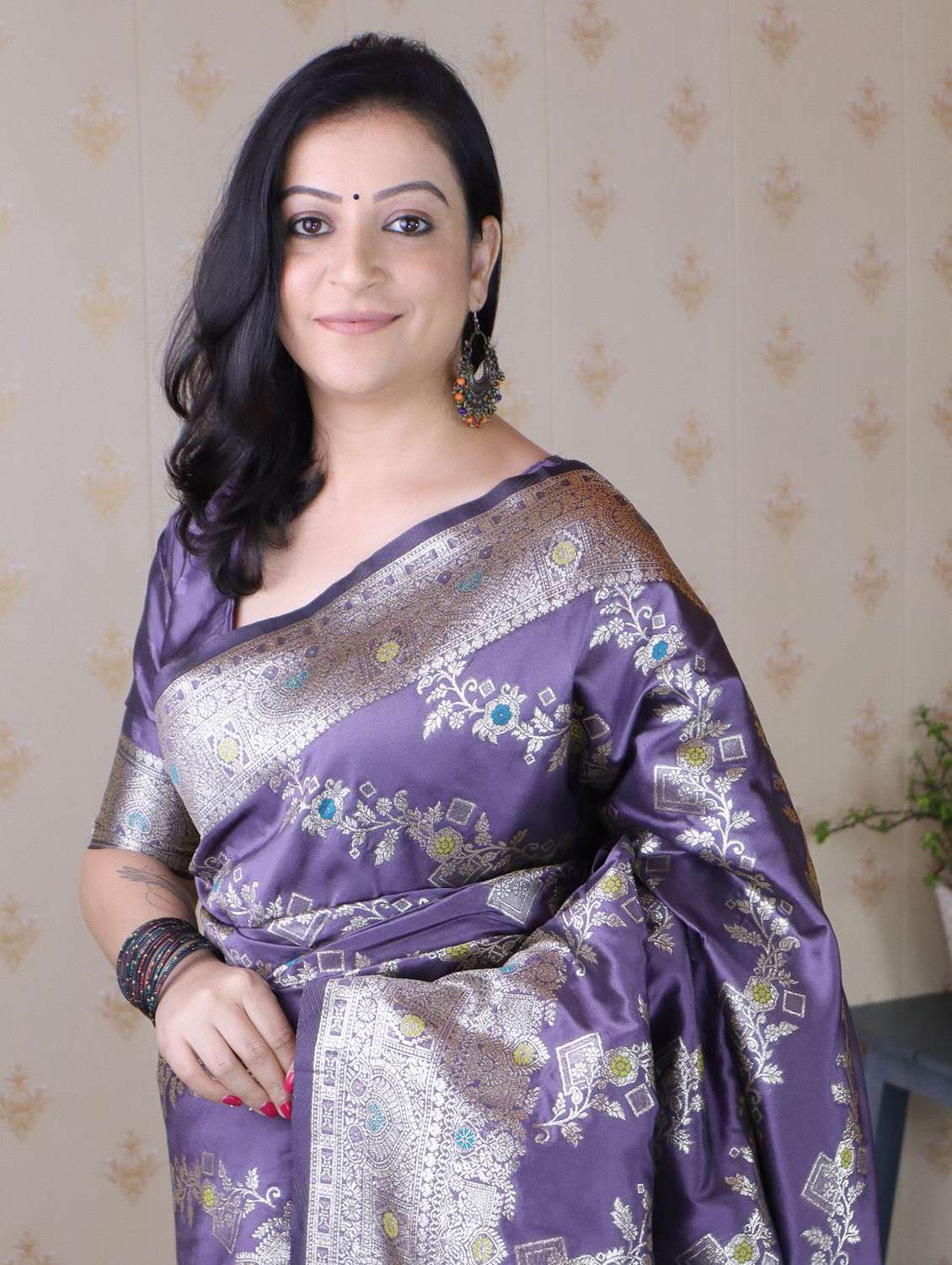 women self design banarasi saree with blouse - 22571197 -  Standard Image - 1
