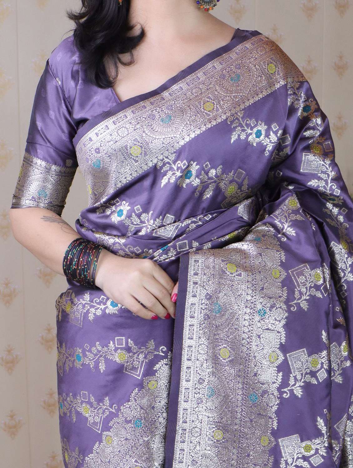 women self design banarasi saree with blouse - 22571197 -  Standard Image - 4