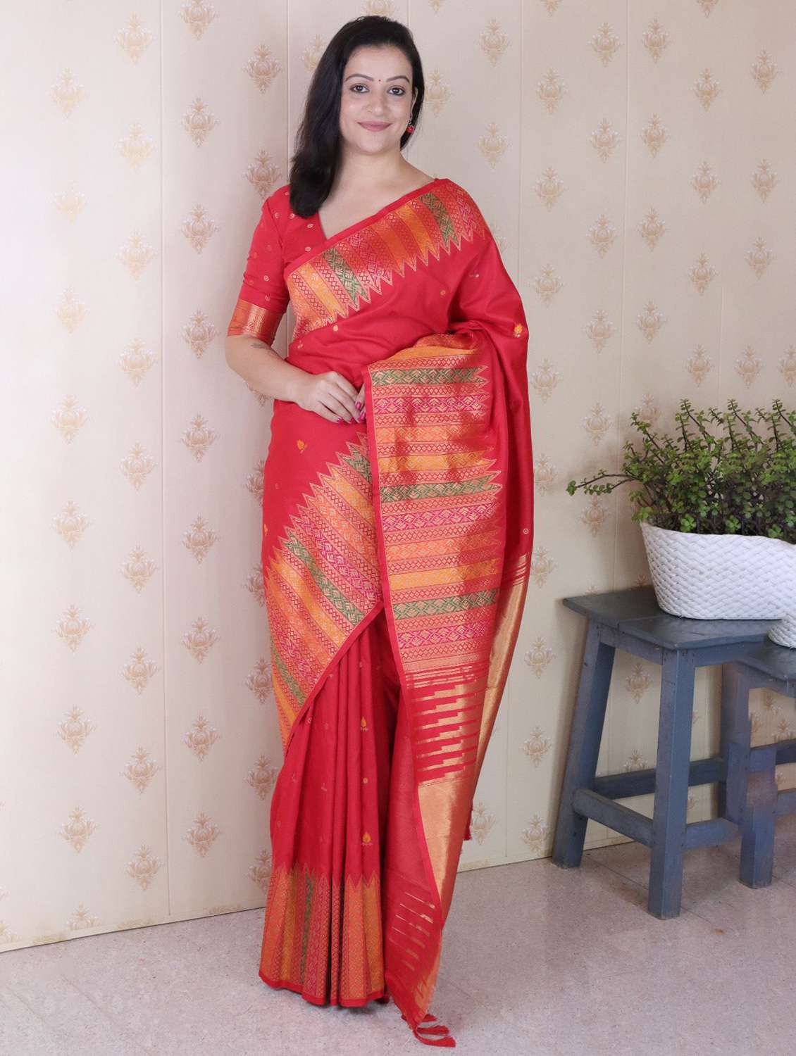 women self design banarasi saree with blouse