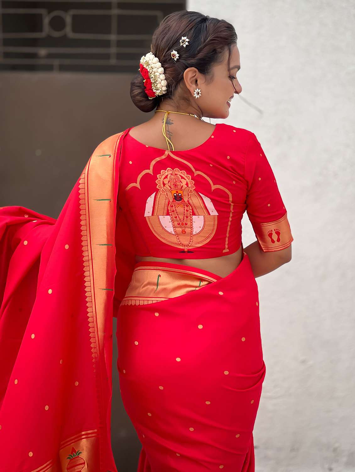 women self design paithani saree with blouse - 22571228 -  Standard Image - 4