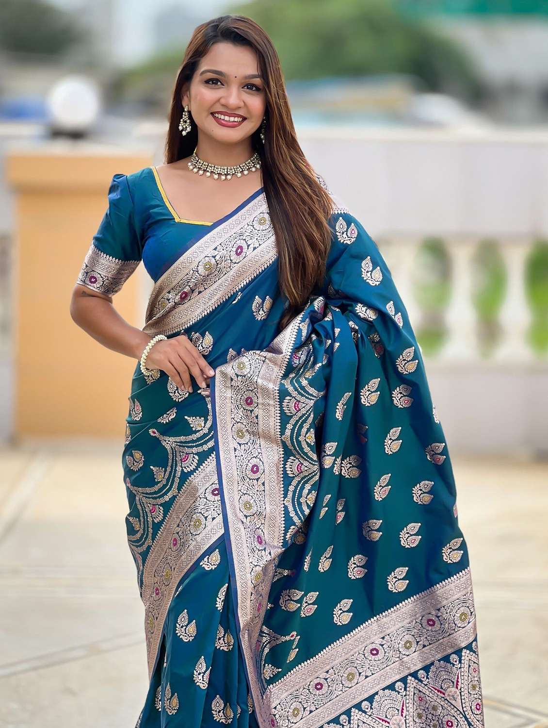 women self design banarasi saree with blouse - 22571358 -  Standard Image - 1