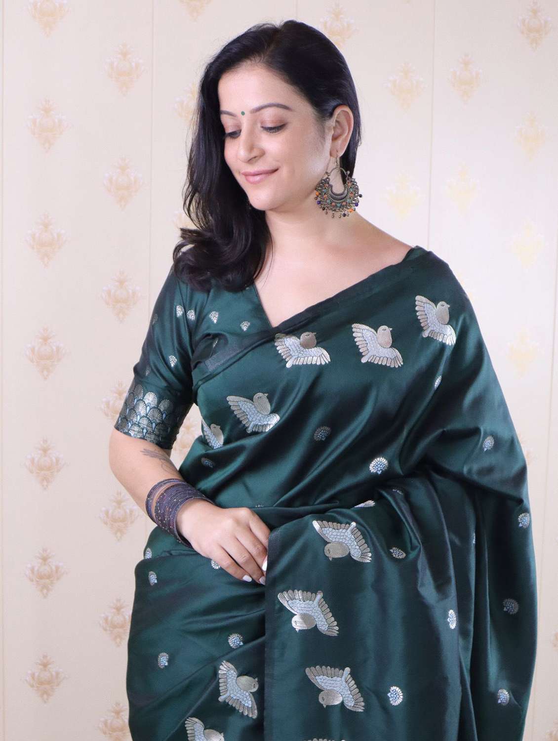 women self design banarasi saree with blouse - 22571436 -  Standard Image - 1