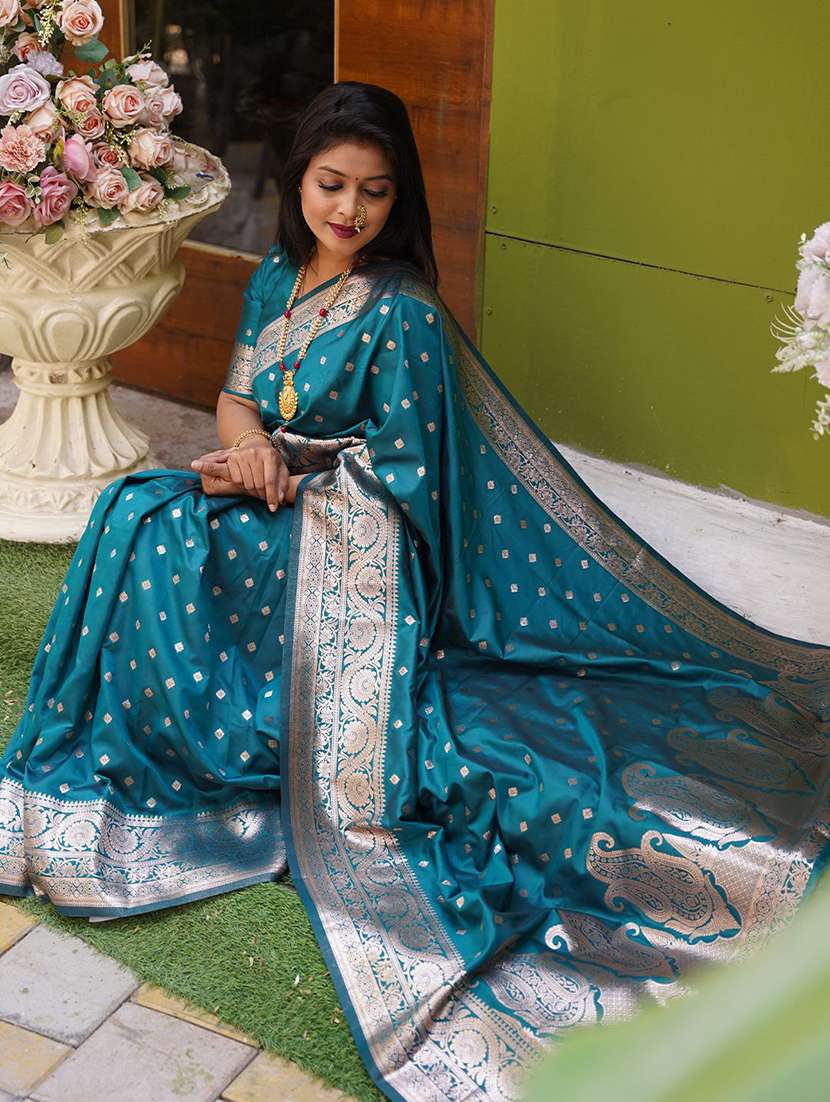 women self design banarasi saree with blouse - 22571626 -  Standard Image - 4