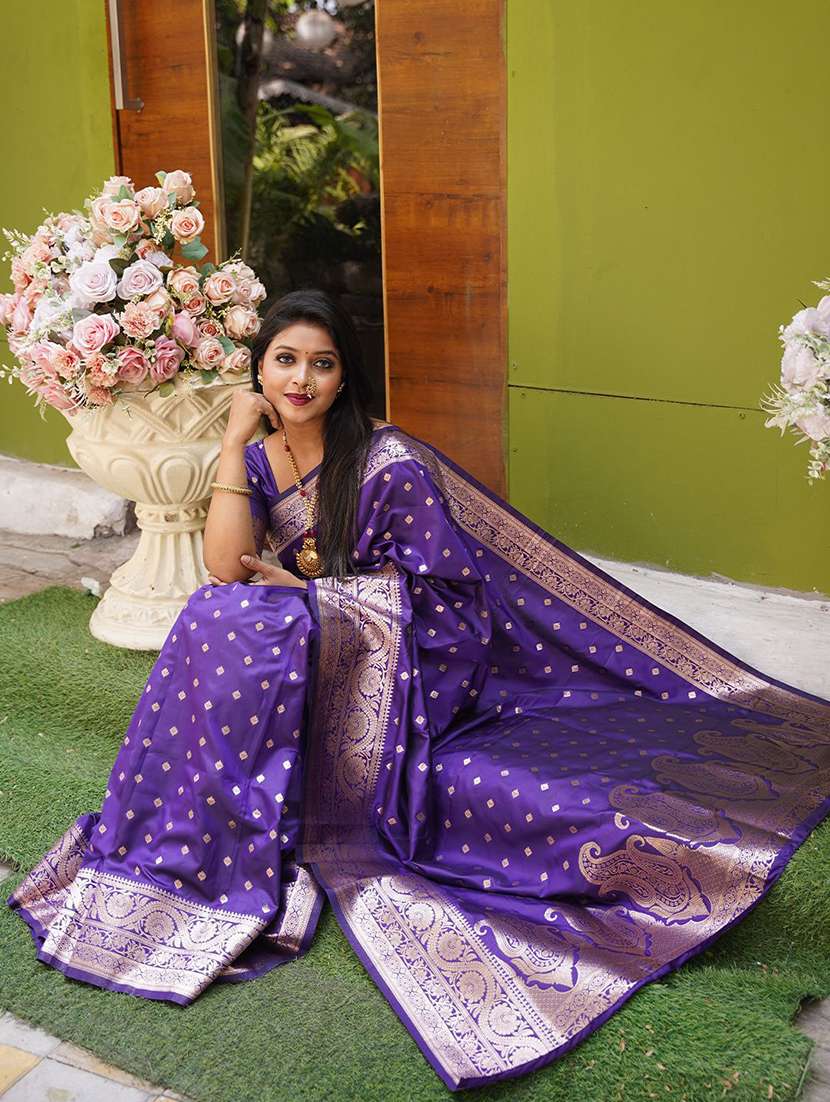 Women Self Design Banarasi Saree With Blouse - 22571627 -  Standard Image - 4