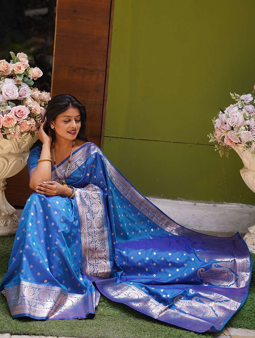 Women Self Design Banarasi Saree With Blouse - 22571633 -  Standard Image - 4