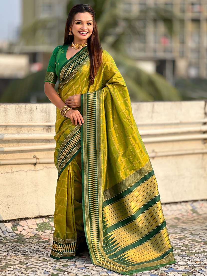 women checkered bordered saree with blouse