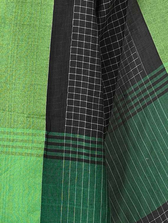 women checkered handloom saree with blouse - 22572074 -  Standard Image - 1
