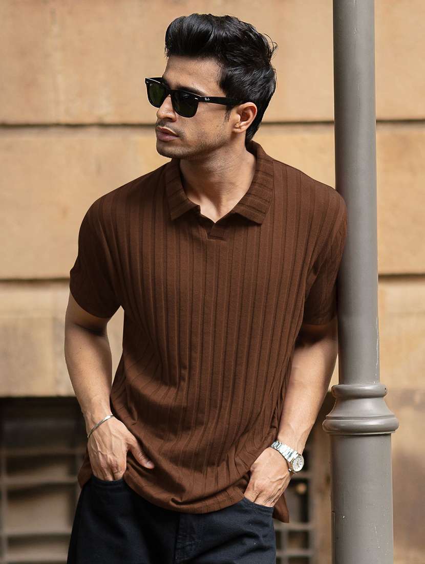 men textured short sleeves polo t-shirt