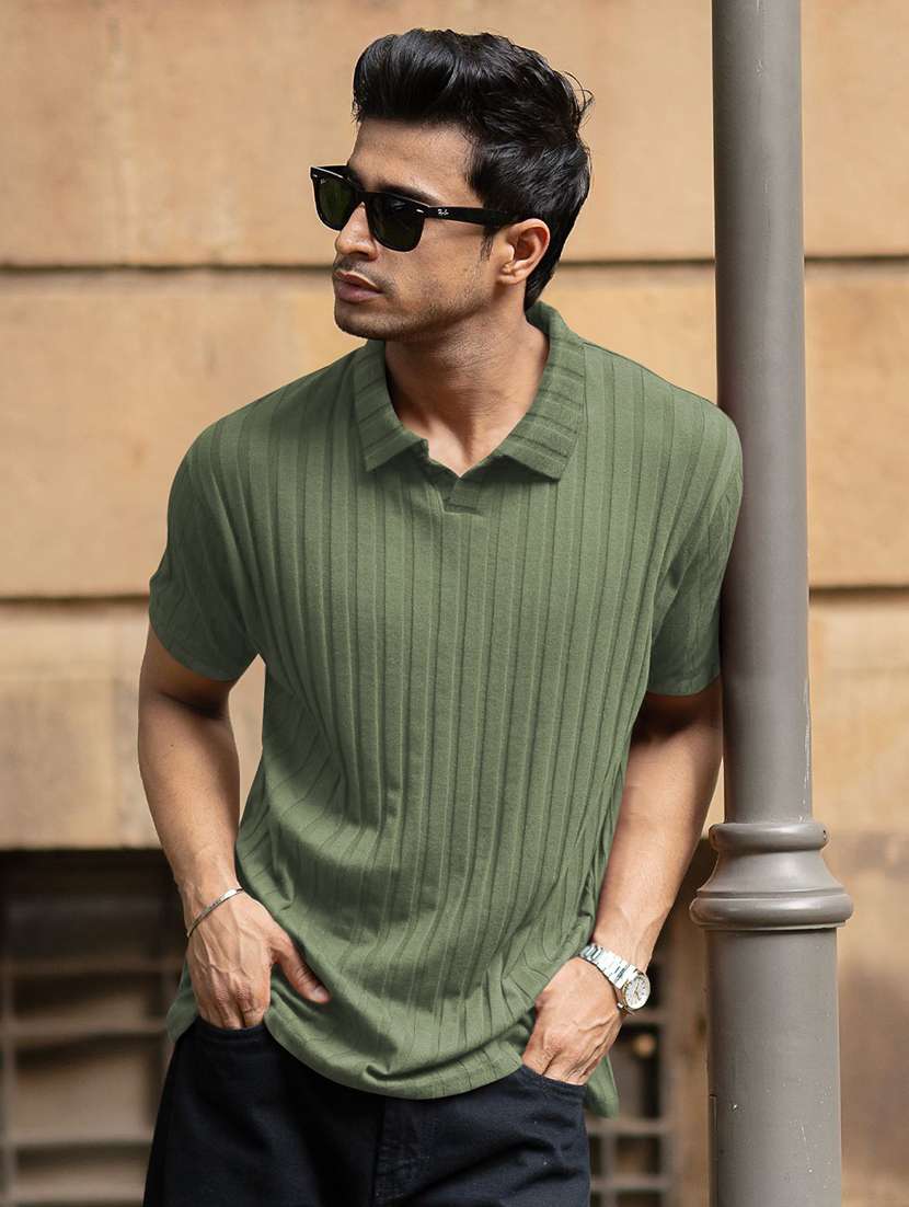 men textured short sleeves polo t-shirt