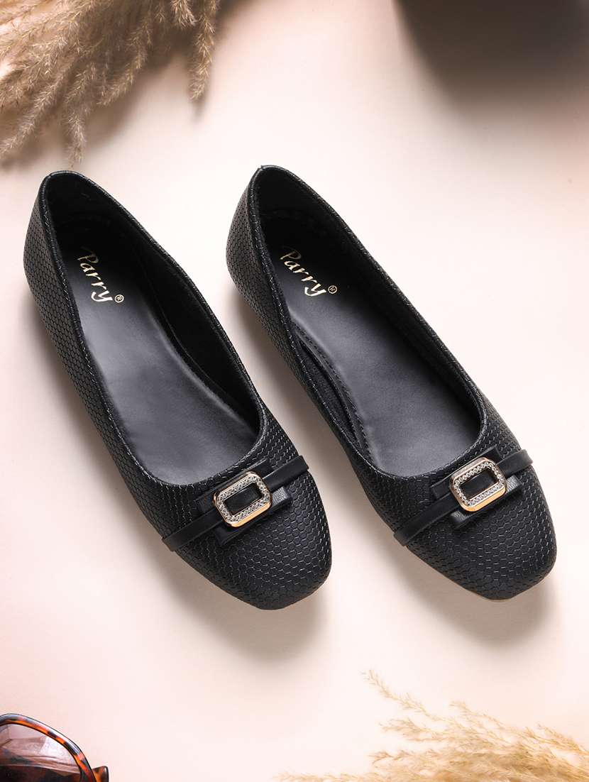 women textured slip on ballerina