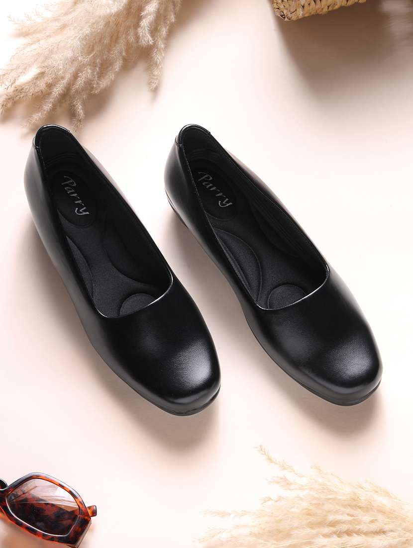women solid slip on ballerina