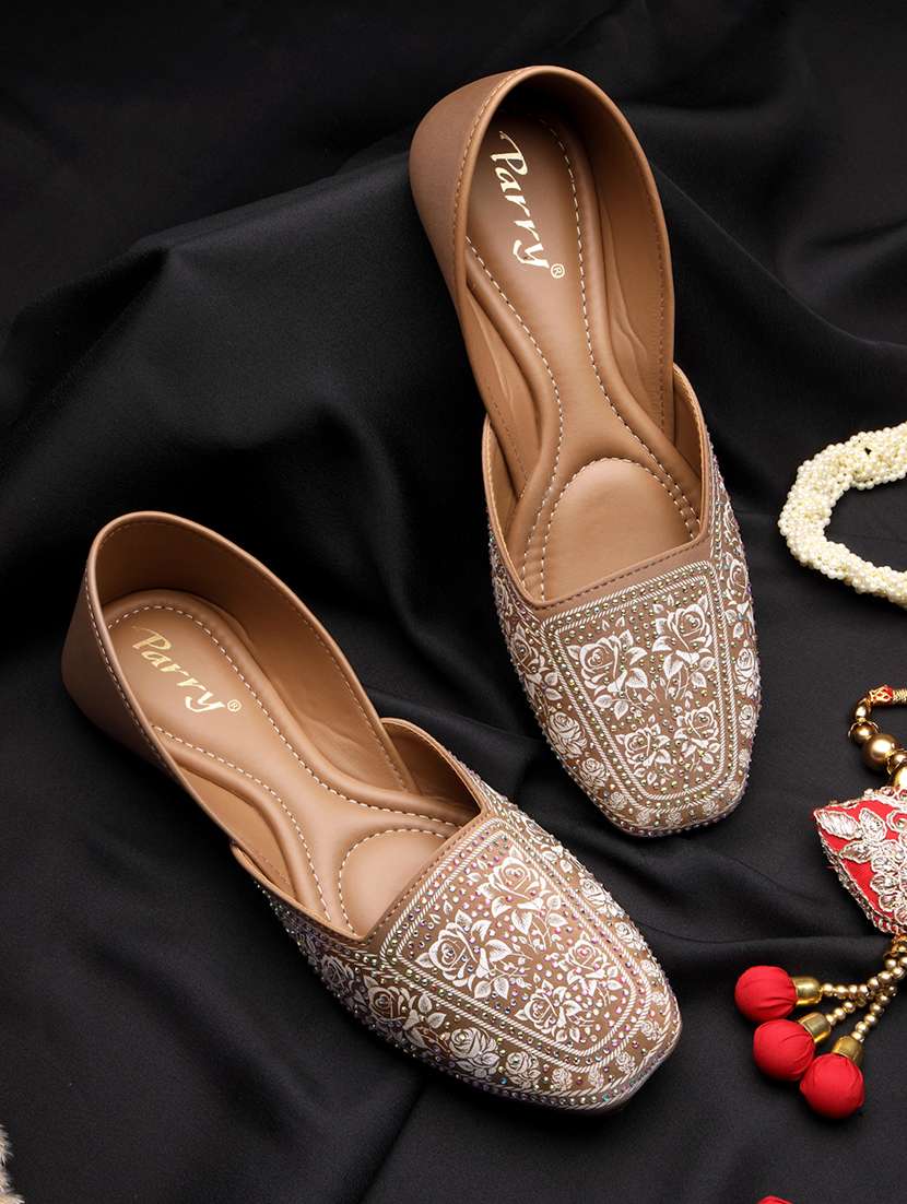 women embellished slip on jutti