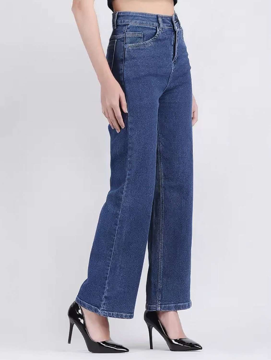 women solid mid rise straight jeans