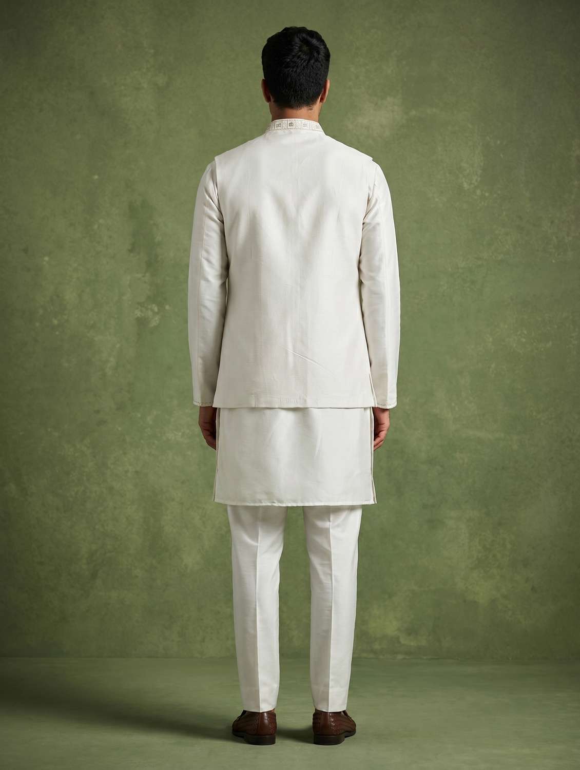 Men Embroidered Long Sleeves Kurta Pyjama Set With Jacket - 22576296 -  Standard Image - 4