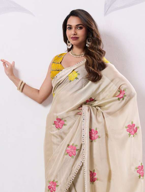 Women Solid With Work Embroidered Saree With Blouse - 22576750 -  Standard Image - 1