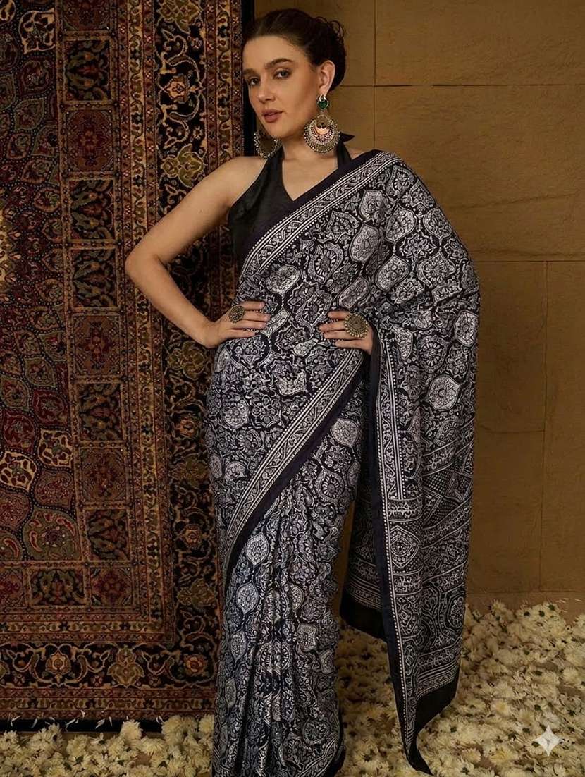women printed casual wear saree with blouse - 22576781 -  Standard Image - 1