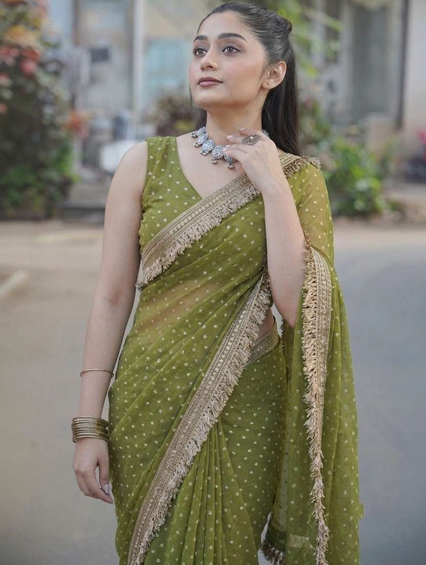 women self design bordered saree with blouse - 22576850 -  Standard Image - 1