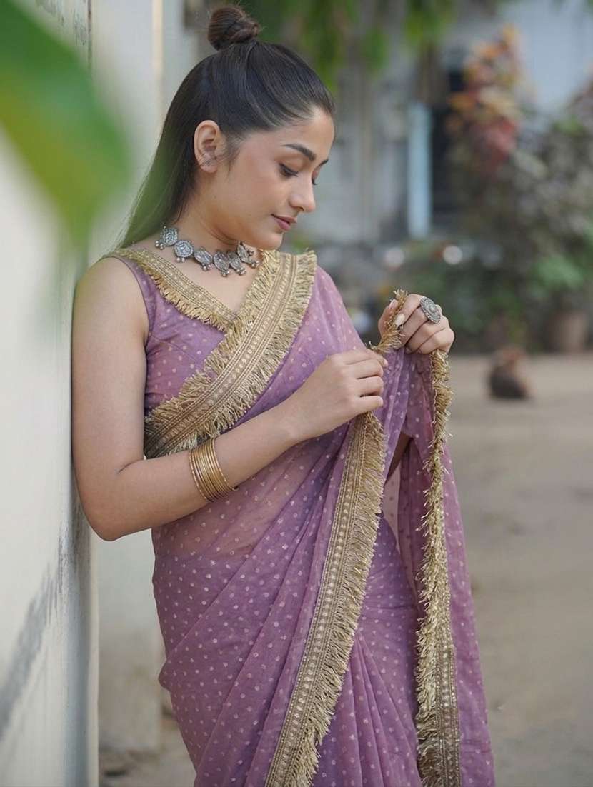 women self design bordered saree with blouse - 22576852 -  Standard Image - 4