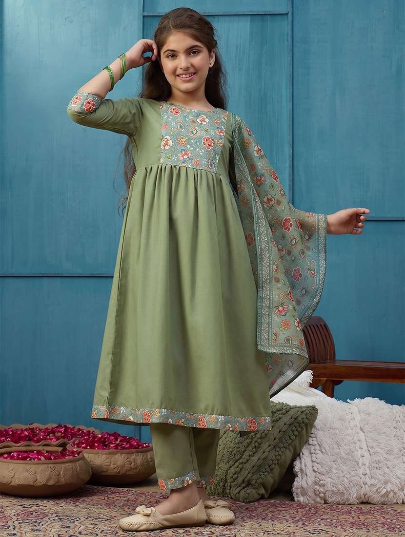 girls printed three quarter sleeves kurta pant set with dupatta
