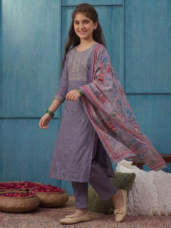 girls embroidered three quarter sleeves kurta pant set with dupatta - 22576947 -  Standard Image - 4