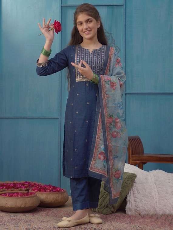 girls embroidered three quarter sleeves kurta pant set with dupatta - 22576948 -  Standard Image - 4