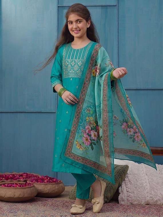 girls embroidered three quarter sleeves kurta pant set with dupatta