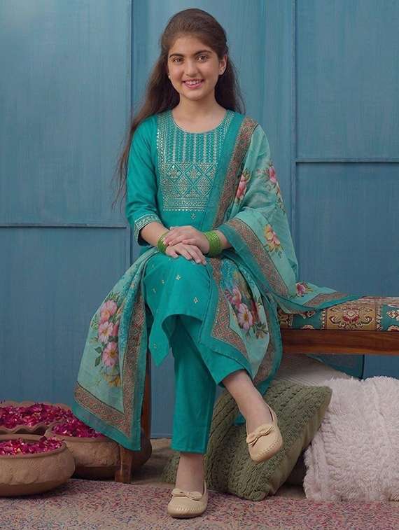 girls embroidered three quarter sleeves kurta pant set with dupatta - 22576952 -  Standard Image - 4