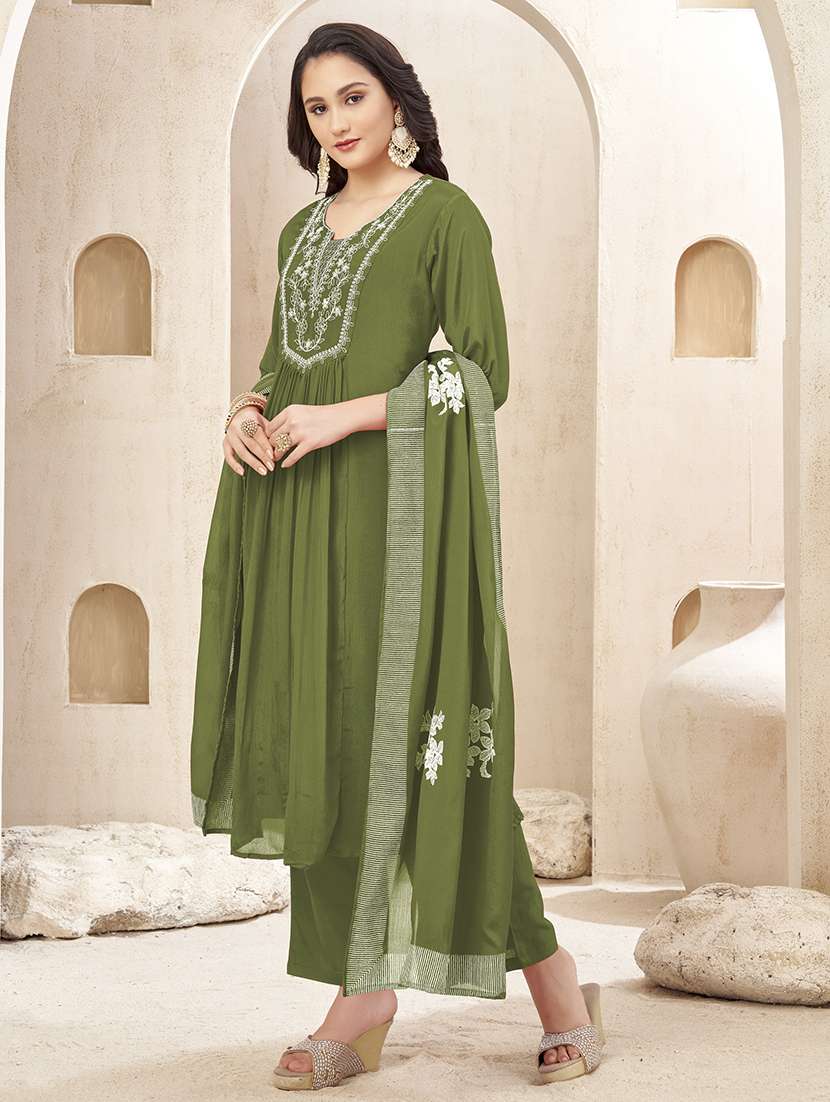 women embroidered three quarter sleeves kurta pant set with dupatta - 22577429 -  Standard Image - 4