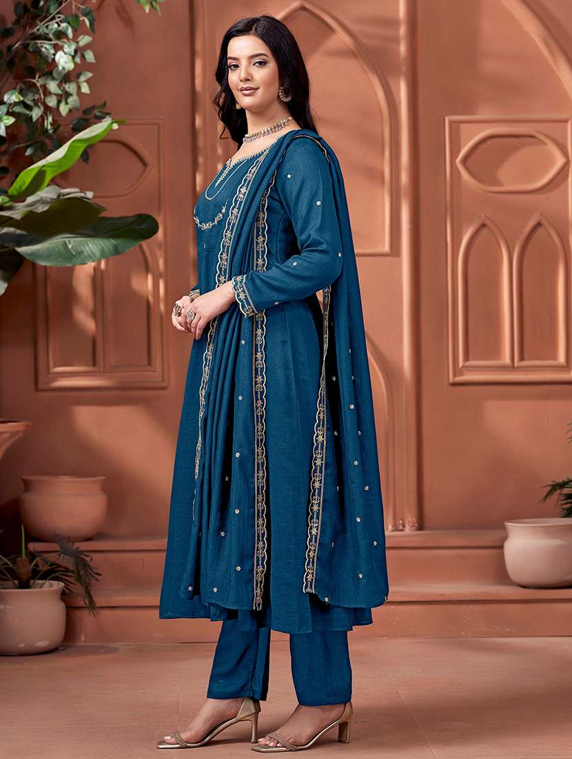 women embroidered long sleeves kurta pant set with dupatta - 22577438 -  Standard Image - 4