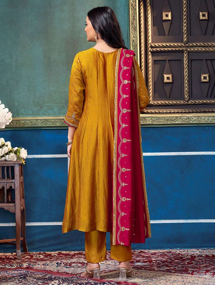 women embroidered three quarter sleeves kurta pant set with dupatta - 22577443 -  Standard Image - 4