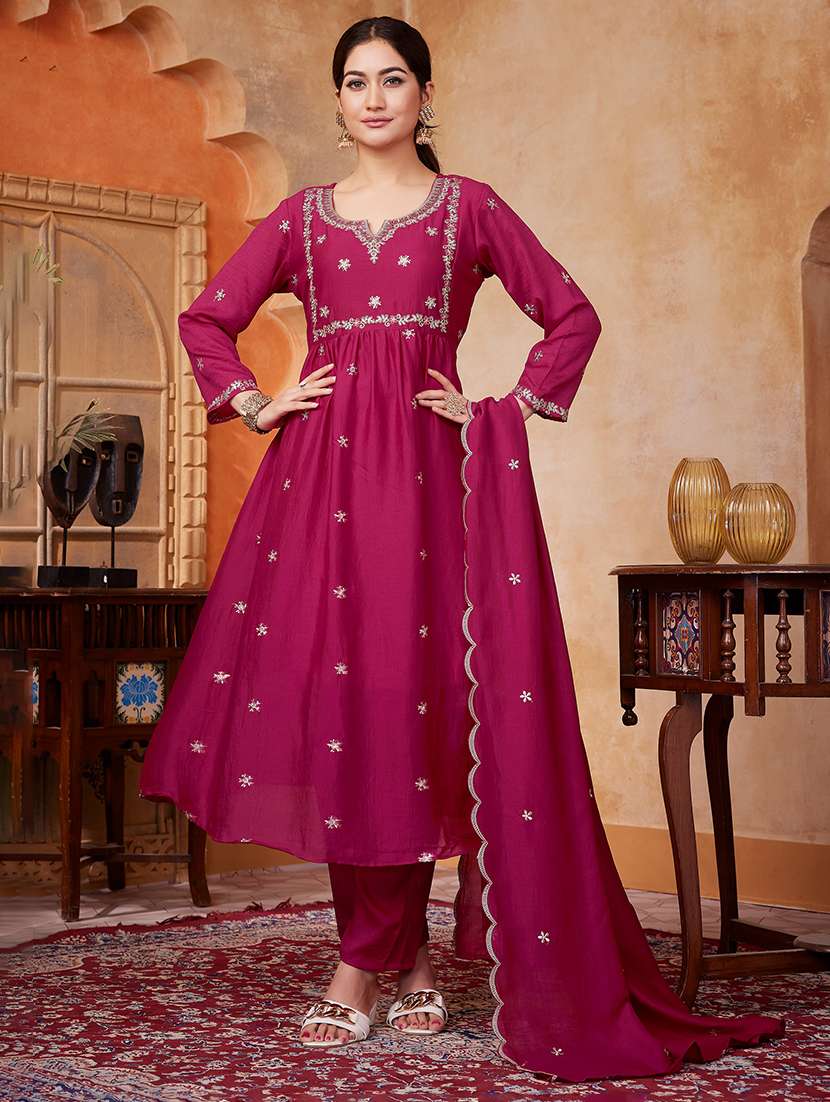 women embroidered long sleeves kurta pant set with dupatta